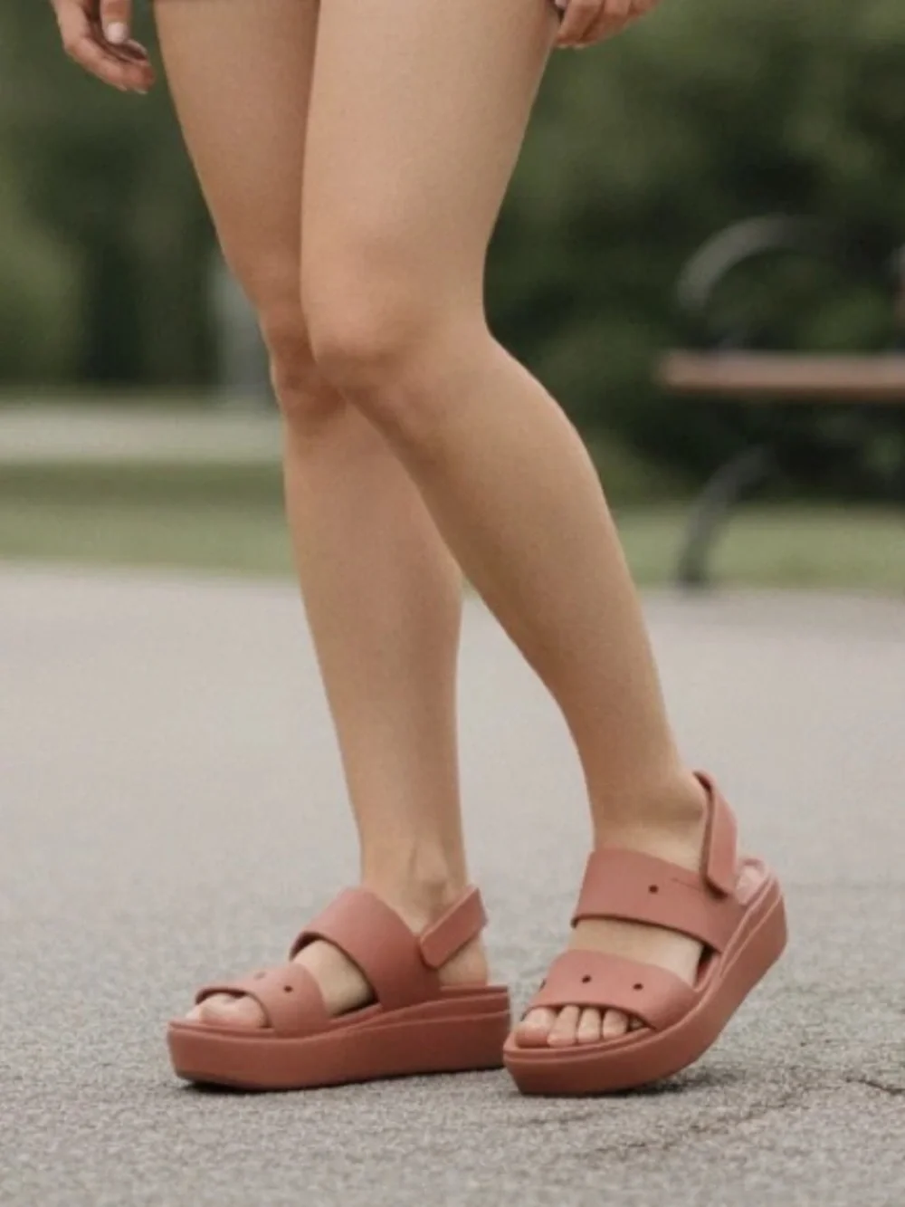 CROCS Women's Brooklin 4U Platform Sandals in Clay. Size 10